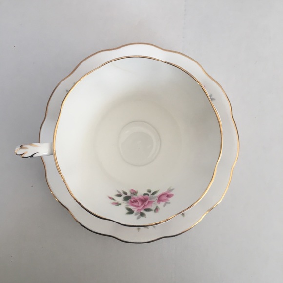 Royal Albert - Tea Cup Set - Picture 2 of 7